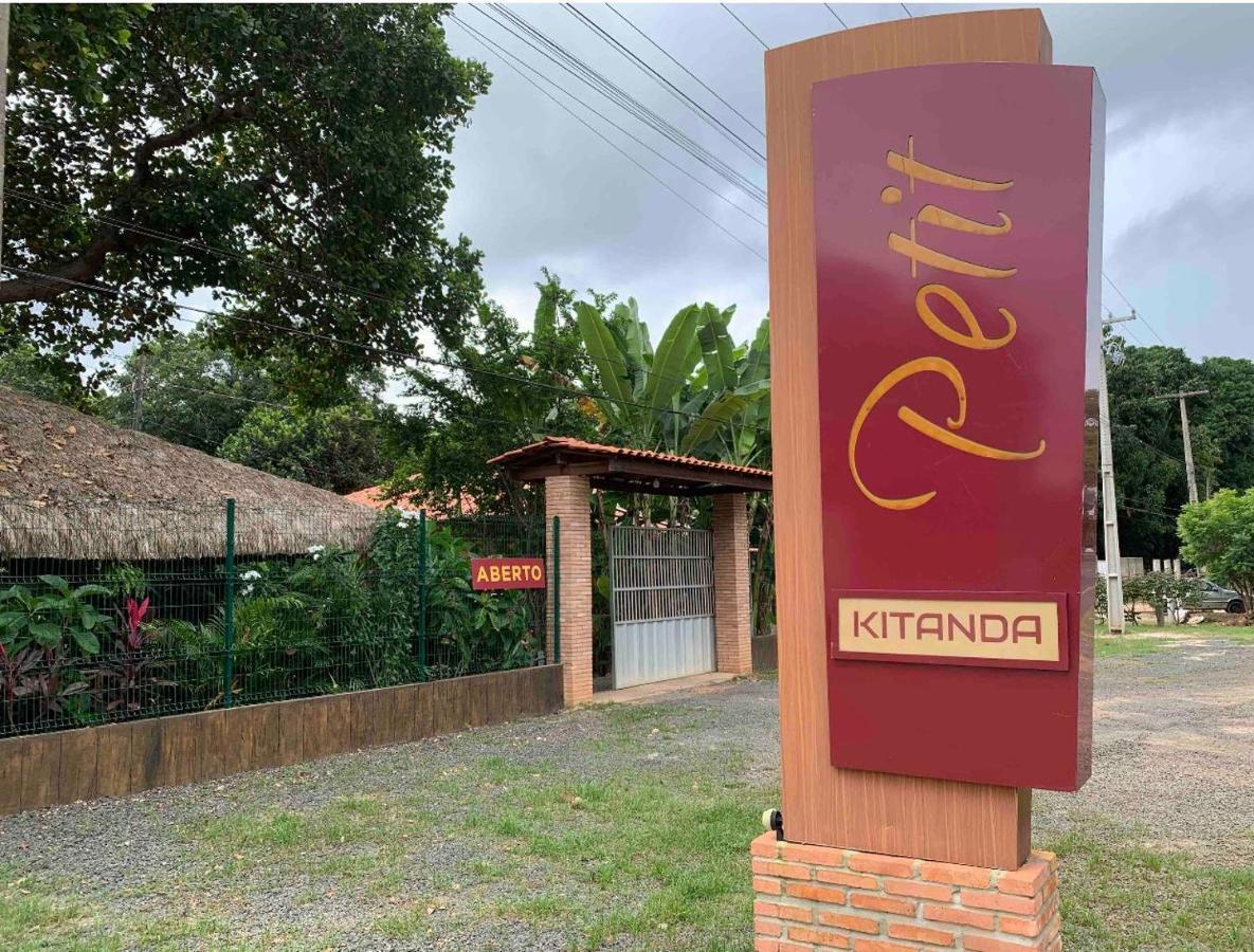 Kitanda Petit Hotel Tucuns  Exterior photo