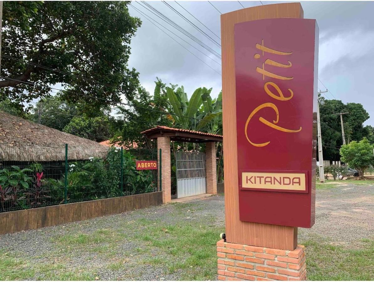Kitanda Petit Hotel Tucuns  Exterior photo